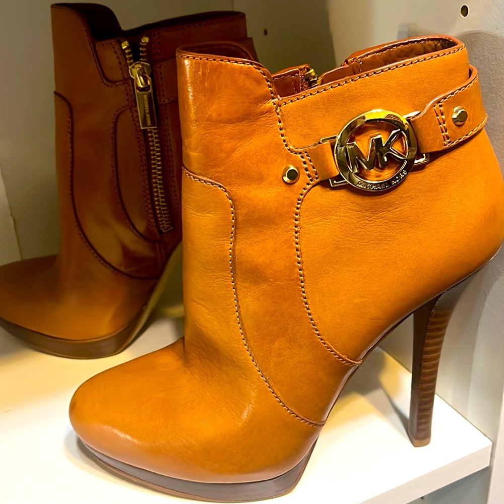 Michael kors size 6